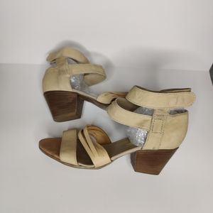 Manas Women's Beige Leather Sandals